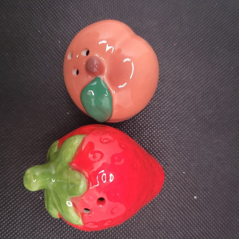 Vintage Strawberry Tomato Salt & Pepper Shakers Ceramic Fruit Set Kitchen